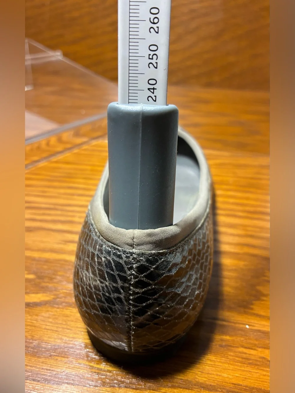 Ellen Tracy Snakeskin Leather Pointed Toe Flats Gray Size 6.5